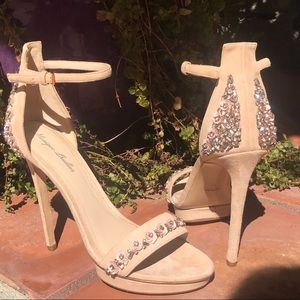 Monique Lhuillier nude/blush heels